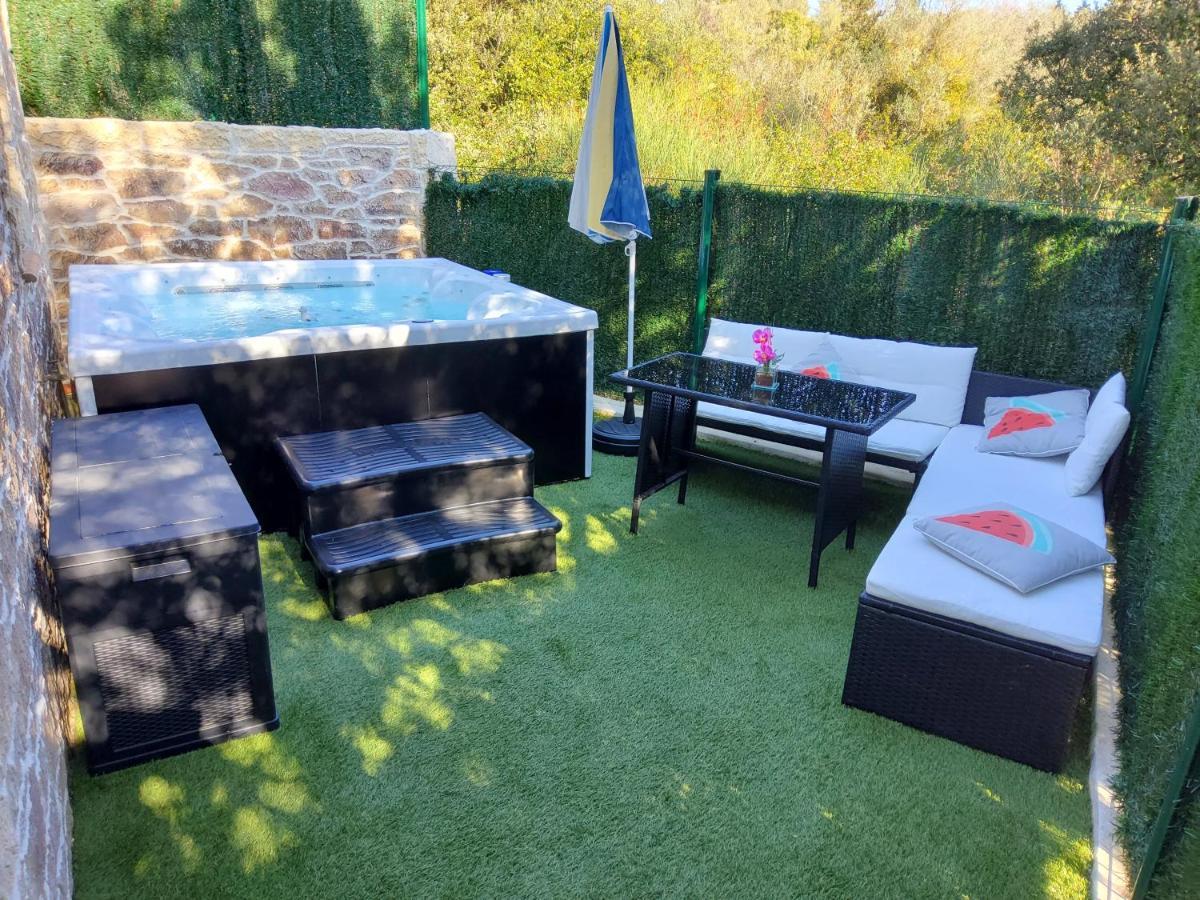 GITE les Faillants, SPA PRIVATIF, PISCINE à LORGUES Extérieur photo